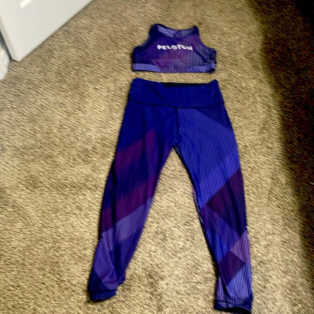 Only worn once Peloton leggings and sports bra size XL